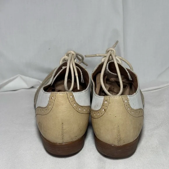 Born Elegant Two-Tone Leather Oxford Shoes - Picture 5 of 9